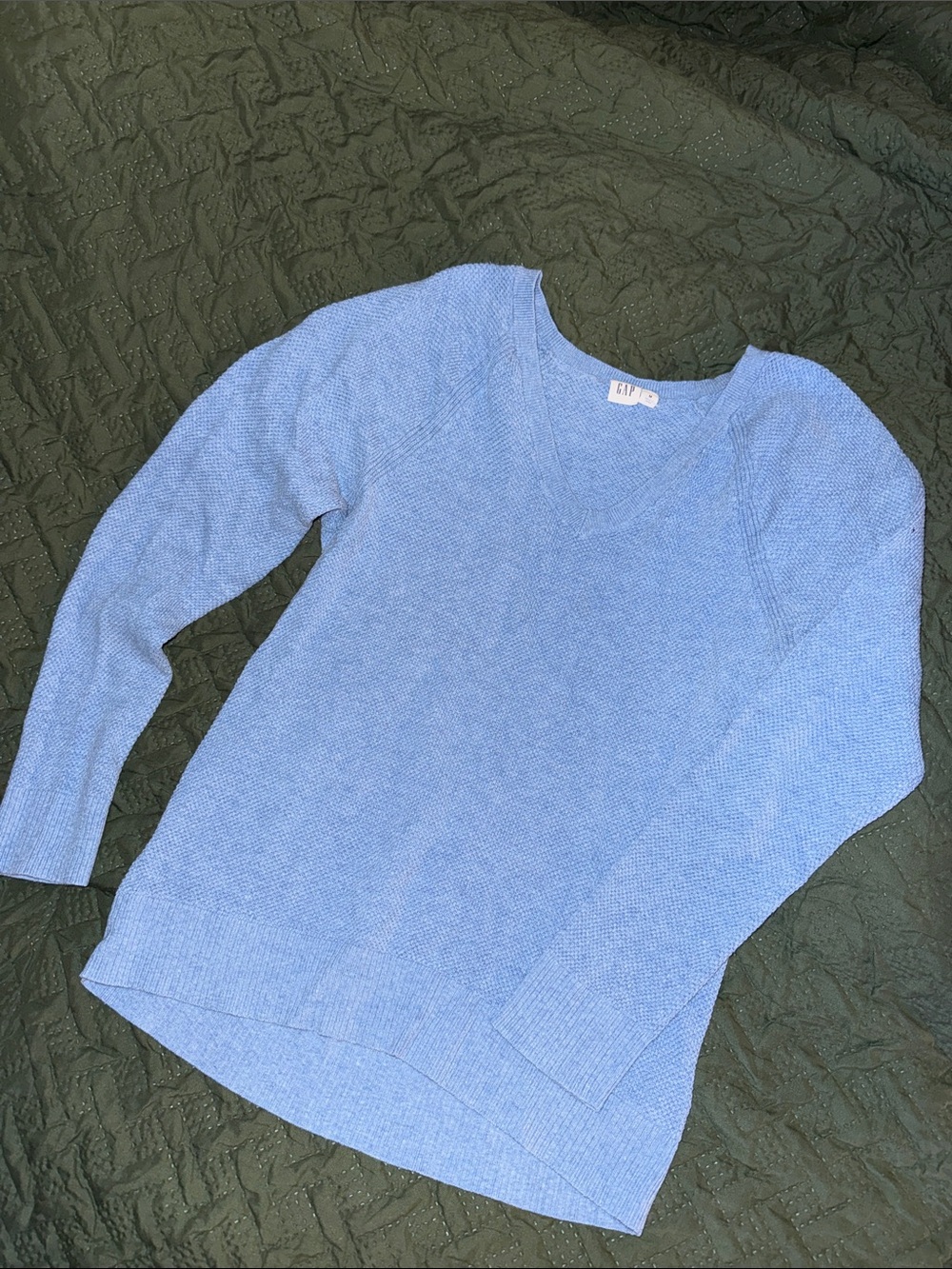 Light weight Blue knit V-Neck Sweater GAP